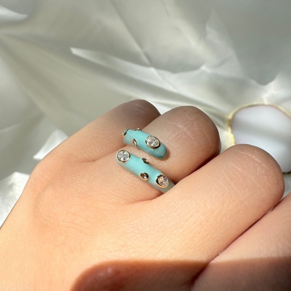 Serpenti diamonds Gold and Blue Women's Ring
Adjustable opening ring - Picture 4 of 10